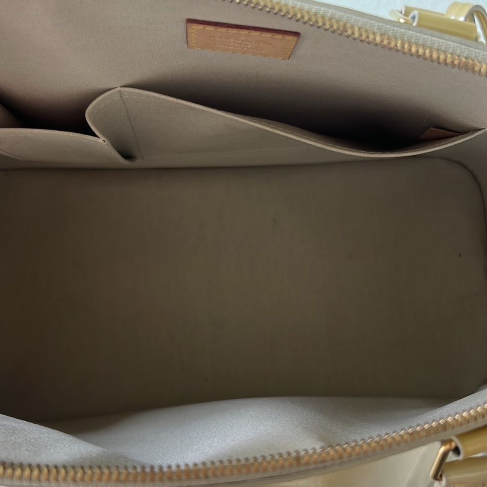 LOUIS VUITTON Vernis Alma GM Blanc Corail - Picture 12 of 17
